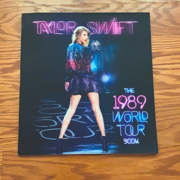 Taylor Swift Other - Taylor Swift 1989 World Tour Book